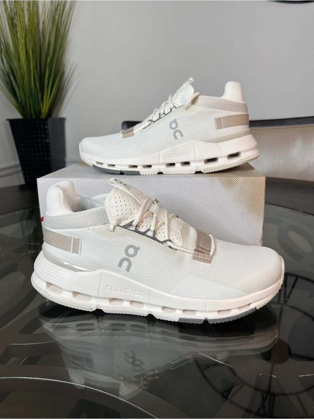 On Cloudnova 2 Ice/Sand Women's Shoes Sz 9, Brand New
